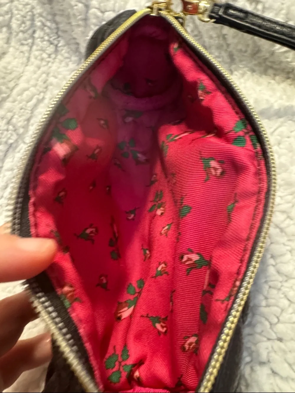 Betsey Johnson Black Quilted Heart Cosmetic Pouch with Wrist Strap - Picture 4 of 9